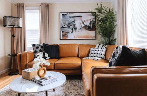 Clawson House | Peachtree/Royal Oak's Sweet Spot/King Bed
