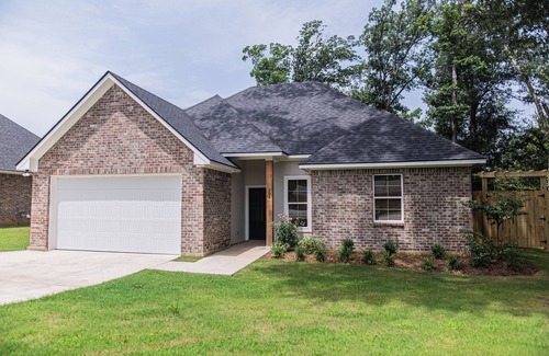 Ruston House | PeachyPointe- New-Cute&Cozy-3Bedroom- Sleeps 6-Fenced In backyard-NearLaTech!