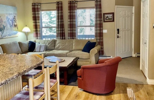 Boulder Ridge House | Peak 8 Convenience and Private Hot Tub
