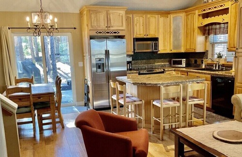 Boulder Ridge House | Peak 8 Convenience and Private Hot Tub