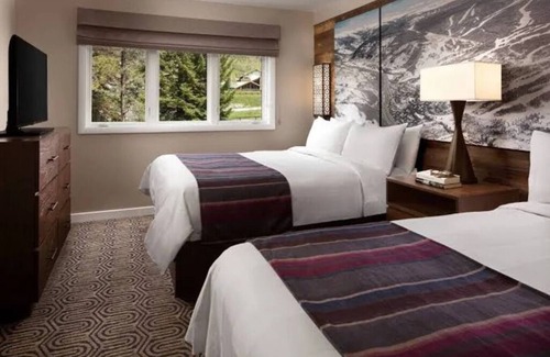 Vail Condo | Peak season accommodations minutes from the slopes of Vai, Colorado. Sleeps 8.