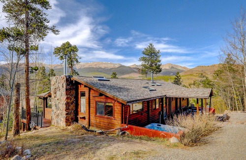 Breckenridge House | Peak Season Deals! Mountain View Cabin: Hot Tub, Game Room & Cozy Fireplace