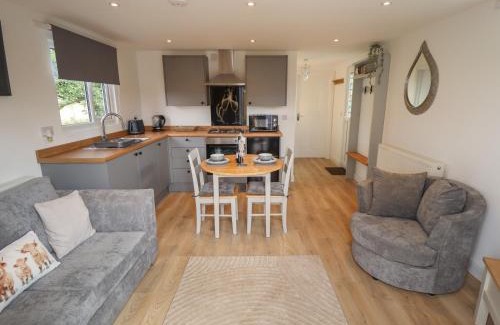 Alford House | Pear Tree Lodge