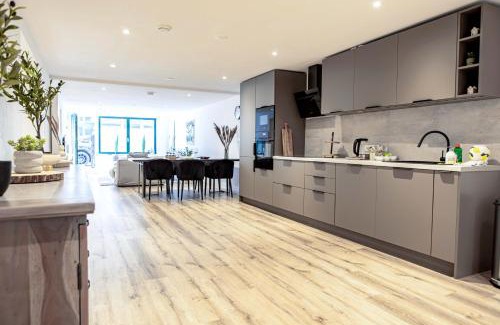 Oude Pijp Apartment | Pearl of the Cuyp Modern Comfort in De Pijp