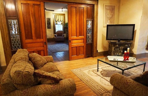 Coshocton Apartment | Pearl's Place in heart of Historic Roscoe Village