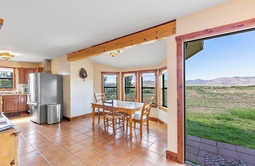Alpine House | Peggy's View - Uplifting, Cozy, Mountain Views