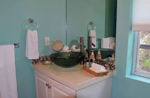 Leeward Settlement House | Pelican Cottage - Bikes Included!