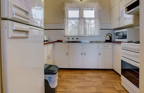Exmouth House | Pelican - More parking than at any other holiday house in Exmouth!