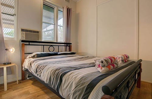 Exmouth House | Pelican - More parking than at any other holiday house in Exmouth!