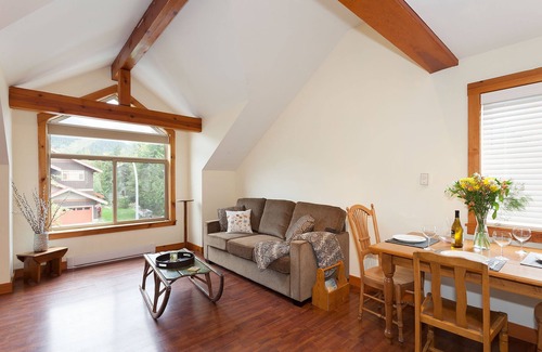 Pemberton Apartment | Pemberton Valley 1 bedroom suite with king size bed WIFI amazing views