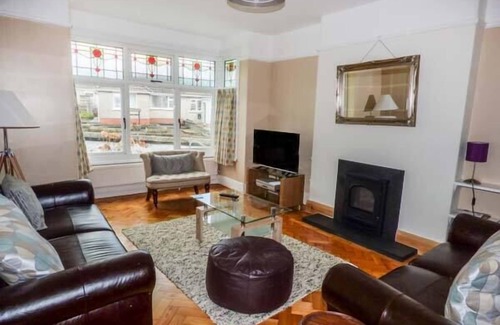 Vale of Glamorgan Cottage | PEN HILL, family friendly, with a garden in Llantwit Major
