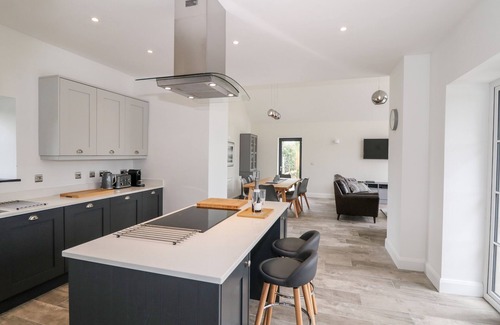 Rhyd-y-clafdy Cottage | PEN Y CEFN, pet friendly, luxury holiday cottage in Pen Y Cefn