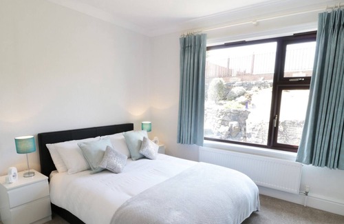 Rhiwbryfdir Cottage | PEN Y GARREG, family friendly, with hot tub in Blaenau Ffestiniog