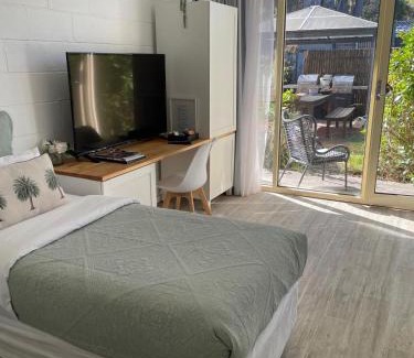 Capel Sound Hotel | Peninsula Beach Motel