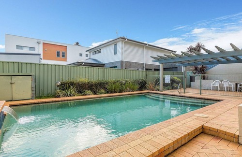 Soldiers Point Apartment | Peninsula Waters, 3/2-4 Soldiers Point Rd - Beautiful Air Conditioned Unit with Pool, Lift & WIFI