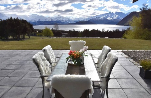 Wanaka House | Penrith Point · Large family home with direct lake access.