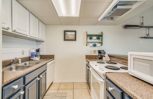 Villa Sabine Condo | Pensacola Beach 1 Bed Sleeps 6 Modern Loft