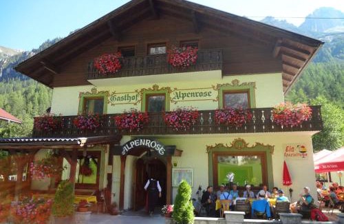 Gschnitz House | Pension Nina & Gasthof Alpenrose