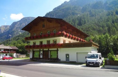 Gschnitz House | Pension Nina & Gasthof Alpenrose