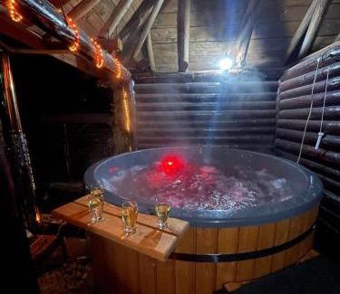 Valea Mare-Pravat Cabin | Pensiunea Namaesti