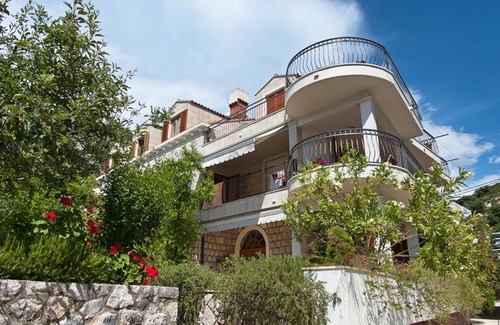 Stikovica Apartment | Penthouse at beach front villa near Dubrovnik