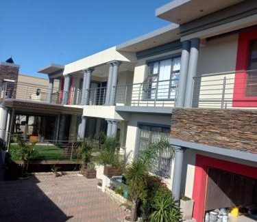 Emalahleni House | Penthouse Guesthouse
