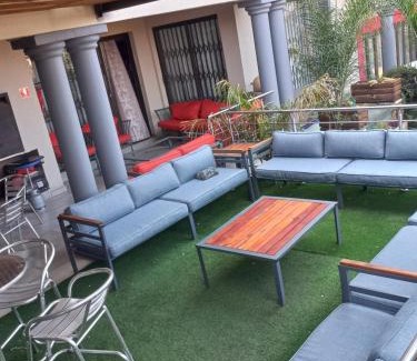 Emalahleni House | Penthouse Guesthouse