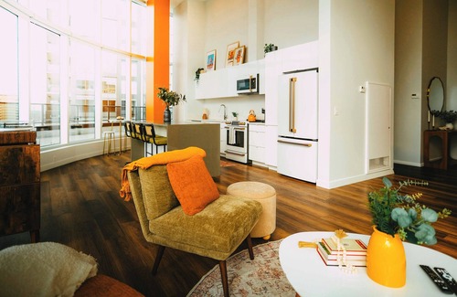 Halifax Bed & Breakfast | *Penthouse* - Luxe Stay with Views - Free Parking