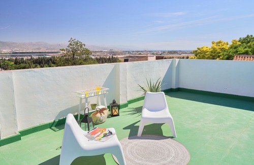 Churriana House | PENTHOUSE NEAR BEACH AND MALAGA CITY 600 Mb WIFI. MONTHLY PRICE ALSO AVAILABLE