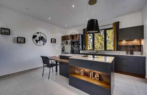 Pereybere Apartment | Penthouse proche Plages, Restaurants & Supermarché