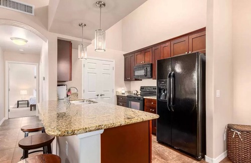 Parkwood Ranch Condo | Penthouse Suite with Sunset Views