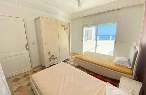 Hiboun Apartment | Penthouse waterfront apartment with terrace