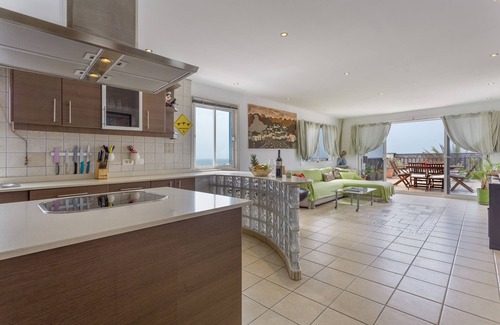 Costa Teguise Apartment | Penthouse with Jacuzzi, Sea & Volcano View