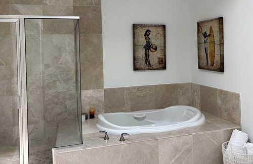 Kingston Condo | Penthouse with Ocean, beach and river views ! Minutes to world famous beach