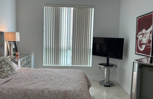 Kingston Condo | Penthouse with Ocean, beach and river views ! Minutes to world famous beach