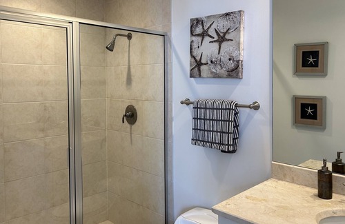 Kingston Condo | Penthouse with Ocean, beach and river views ! Minutes to world famous beach