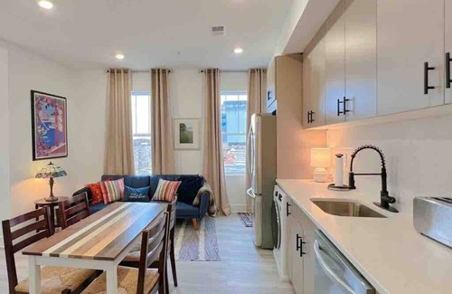 Kingman Park Bed & Breakfast | Penthouse with Private Rooftop & Stunning Views