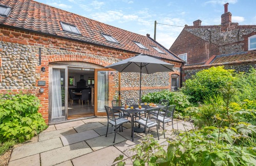 Bodham House | Pentney Barn - Three Bedroom House, Sleeps 6