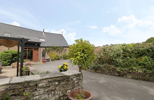 Abergavenny House | PENTRE BARN, family friendly, luxury holiday cottage in Mardy