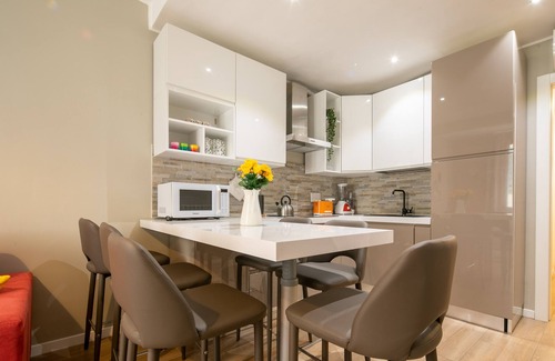 Sant' Ambrogio Apartment | Pepi Modern by Mmega