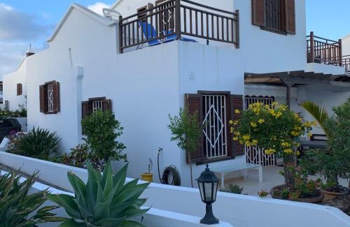 Playa Honda House | Pequeño Paraíso Lanzarote, modernes Ferienhaus am Meer für 4