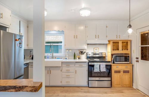 Lawton Park House | Perch - Brygger Cottage: Magnolia rambler & pet-friendly