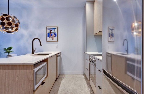 Pointe-Saint-Charles Condo | Perfect 2bdr in the hart of Montreal
