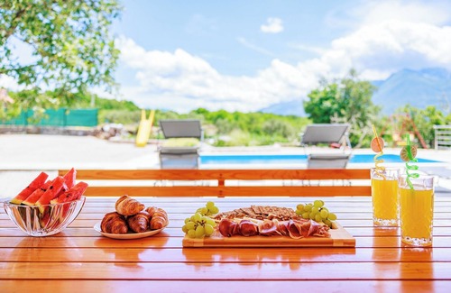 Sestanovac House | Perfect 3-bedroom house with pool, WiFi, fitness room in peaceful Šestanovac