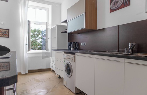 Favoriten Apartment | Perfect 7BR Stay Near Hauptbahnhof