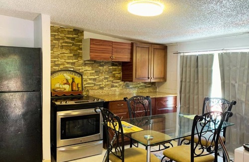 Riviera Beach House | Perfect Beach Getaway: Charming 3-bedroom house in superb West Palm Beach
