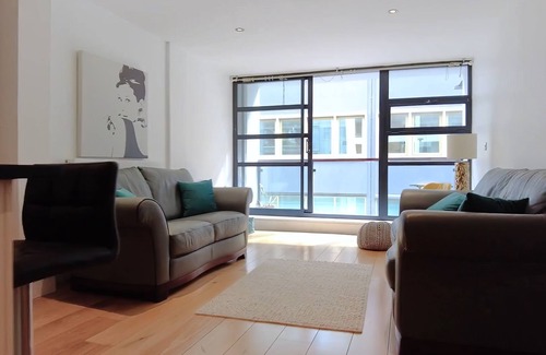 St Luke's Apartment | Perfect blend of modern convenience &urban charm.