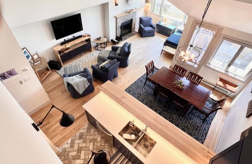 Huntsville Condo | Perfect Convenient Escape enjoy a bright Clean Central Cozy family sized condo