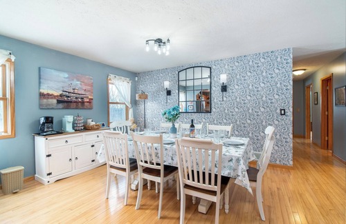 Chautauqua House | Perfect Fall getaway! Leaves, Wine Tasting, Fishing, Birding, Family Time!