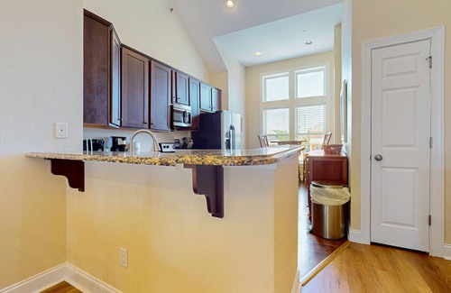 Bermuda Bay Condo | Perfect Family Getaway with Full Kitchen and Wifi